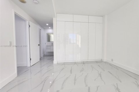 Copropriété à louer à Hollywood, Floride: 2 chambres, 102.19 m2 № 1984714 - photo 14