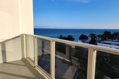 Copropriété à louer à Hollywood, Floride: 2 chambres, 102.19 m2 № 1984714 - photo 3