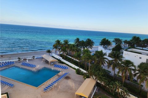 Copropriété à louer à Hollywood, Floride: 2 chambres, 102.19 m2 № 1984714 - photo 2