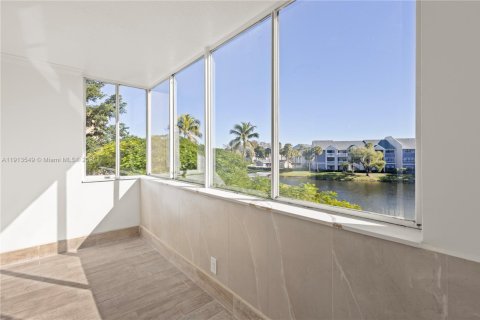 Condo in North Lauderdale, Florida, 2 bedrooms  № 1969837 - photo 13