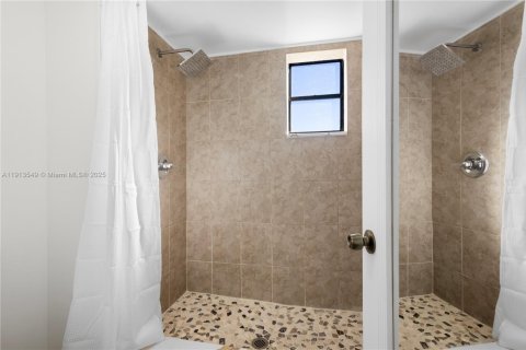 Condo in North Lauderdale, Florida, 2 bedrooms  № 1969837 - photo 16