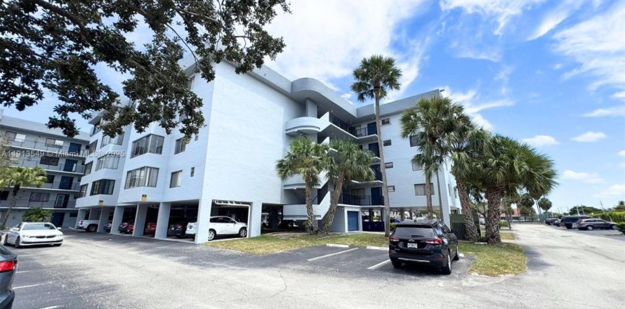 Condo in North Lauderdale, Florida, 2 bedrooms  № 1969837
