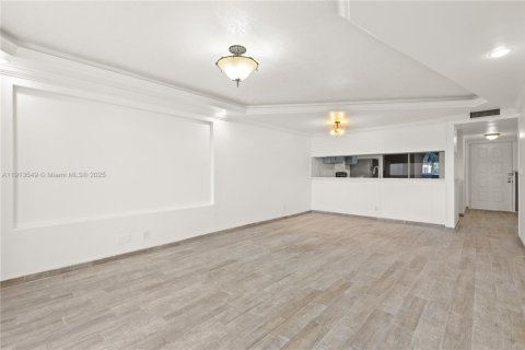 Condo in North Lauderdale, Florida, 2 bedrooms  № 1969837 - photo 8