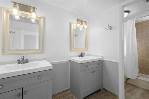 Condo in North Lauderdale, Florida, 2 bedrooms  № 1969837 - photo 15