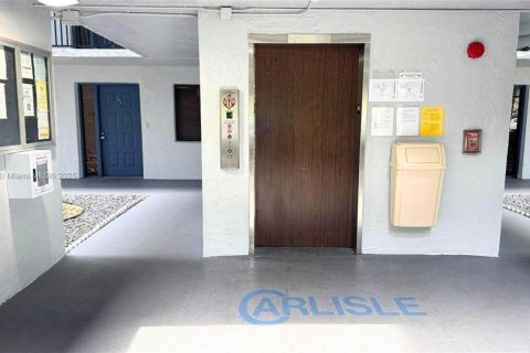 Condo in North Lauderdale, Florida, 2 bedrooms  № 1969837 - photo 23