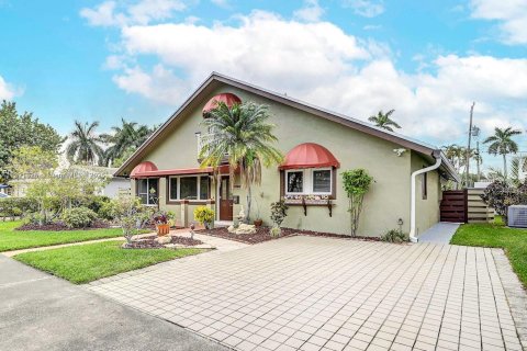 Villa ou maison à louer à Hollywood, Floride: 6 chambres, 232.26 m2 № 1811240 - photo 2