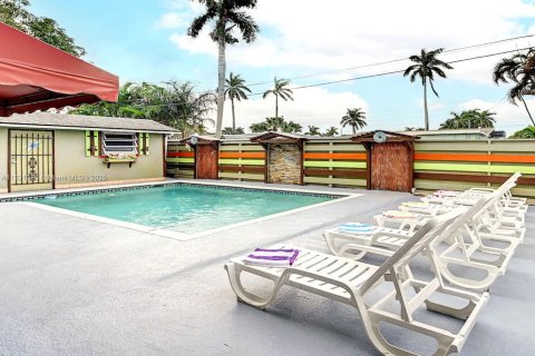 Villa ou maison à louer à Hollywood, Floride: 6 chambres, 232.26 m2 № 1811240 - photo 3