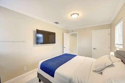 Villa ou maison à louer à Hollywood, Floride: 6 chambres, 232.26 m2 № 1811240 - photo 17