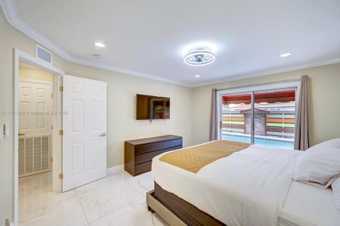 Villa ou maison à louer à Hollywood, Floride: 6 chambres, 232.26 m2 № 1811240 - photo 25