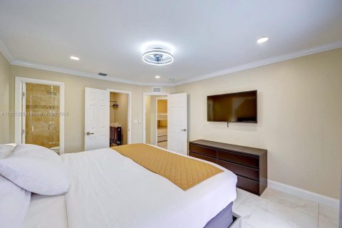 Villa ou maison à louer à Hollywood, Floride: 6 chambres, 232.26 m2 № 1811240 - photo 24