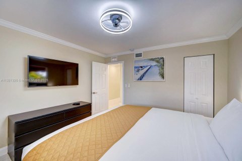 Villa ou maison à louer à Hollywood, Floride: 6 chambres, 232.26 m2 № 1811240 - photo 21