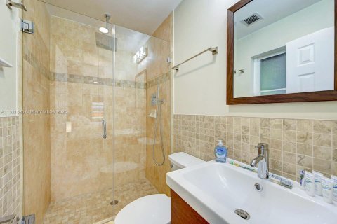Villa ou maison à louer à Hollywood, Floride: 6 chambres, 232.26 m2 № 1811240 - photo 26