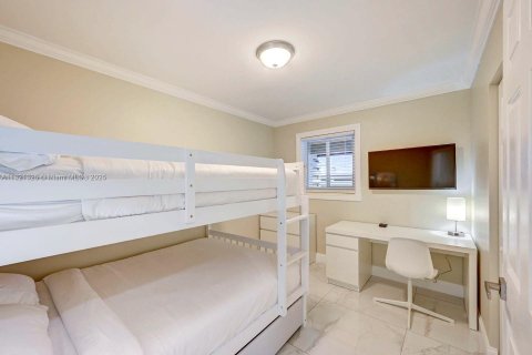 Villa ou maison à louer à Hollywood, Floride: 6 chambres, 232.26 m2 № 1811240 - photo 19