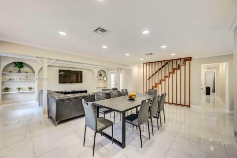 Villa ou maison à louer à Hollywood, Floride: 6 chambres, 232.26 m2 № 1811240 - photo 6