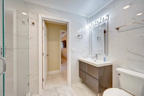 Villa ou maison à louer à Hollywood, Floride: 6 chambres, 232.26 m2 № 1811240 - photo 14