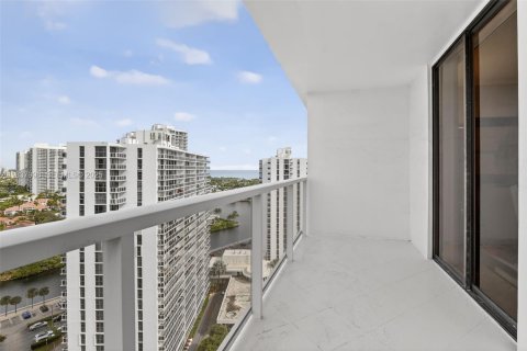 Condo in Aventura, Florida, 2 bedrooms  № 2061755 - photo 7