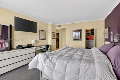 Condo in Aventura, Florida, 2 bedrooms  № 2061755 - photo 24
