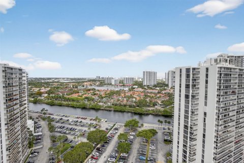 Condo in Aventura, Florida, 2 bedrooms  № 2061755 - photo 30