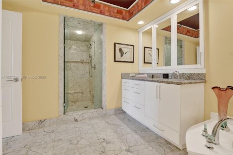 Condo in Aventura, Florida, 2 bedrooms  № 2061755 - photo 25