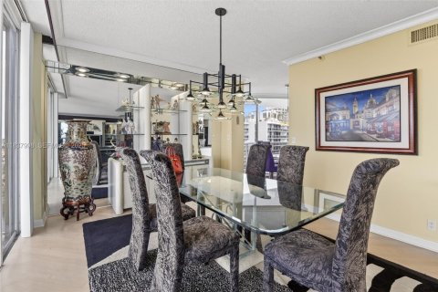 Condo in Aventura, Florida, 2 bedrooms  № 2061755 - photo 12