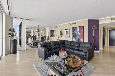 Condo in Aventura, Florida, 2 bedrooms  № 2061755 - photo 8