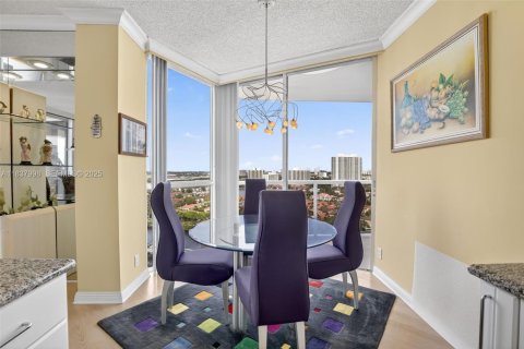Condo in Aventura, Florida, 2 bedrooms  № 2061755 - photo 15