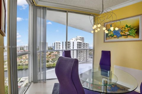 Condo in Aventura, Florida, 2 bedrooms  № 2061755 - photo 14