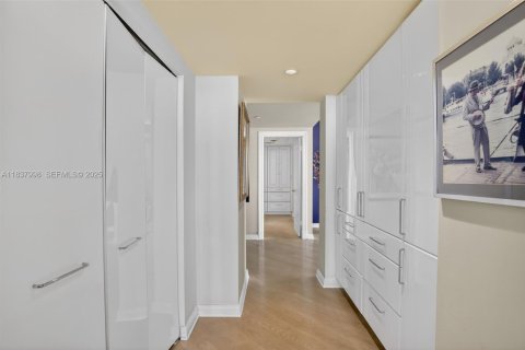 Condo in Aventura, Florida, 2 bedrooms  № 2061755 - photo 20