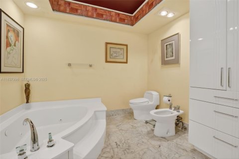 Condo in Aventura, Florida, 2 bedrooms  № 2061755 - photo 27