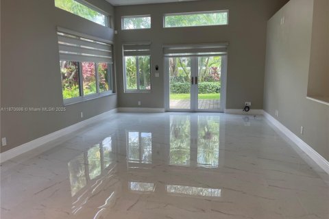 House in Plantation, Florida 2 bedrooms, 134.89 sq.m. № 1923185 - photo 5