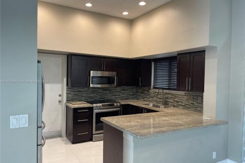 House in Plantation, Florida 2 bedrooms, 134.89 sq.m. № 1923185 - photo 10