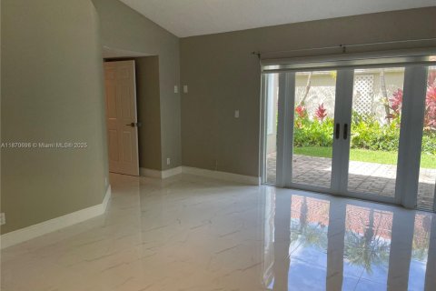 House in Plantation, Florida 2 bedrooms, 134.89 sq.m. № 1923185 - photo 14