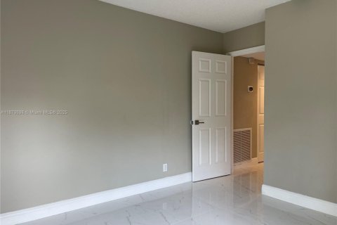 House in Plantation, Florida 2 bedrooms, 134.89 sq.m. № 1923185 - photo 25
