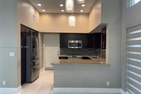 House in Plantation, Florida 2 bedrooms, 134.89 sq.m. № 1923185 - photo 9