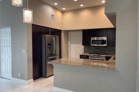 House in Plantation, Florida 2 bedrooms, 134.89 sq.m. № 1923185 - photo 11