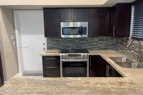 House in Plantation, Florida 2 bedrooms, 134.89 sq.m. № 1923185 - photo 13