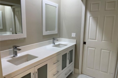 House in Plantation, Florida 2 bedrooms, 134.89 sq.m. № 1923185 - photo 19