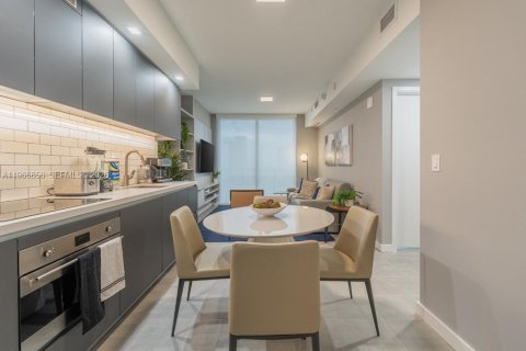 Condo in Miami, Florida, 1 bedroom № 2081346 - photo 16
