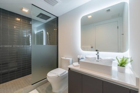 Condo in Miami, Florida, 1 bedroom № 2081346 - photo 12