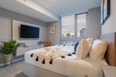 Condo in Miami, Florida, 1 bedroom № 2081346 - photo 6