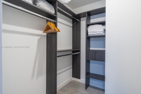 Condo in Miami, Florida, 1 bedroom № 2081346 - photo 9