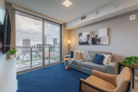 Condo in Miami, Florida, 1 bedroom № 2081346 - photo 2