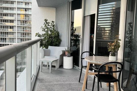 Condo in Miami, Florida, 1 bedroom  № 2053010 - photo 9