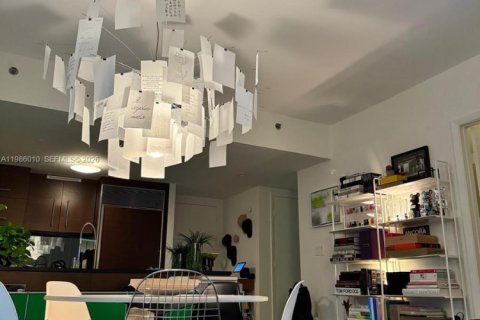 Condo in Miami, Florida, 1 bedroom  № 2053010 - photo 5