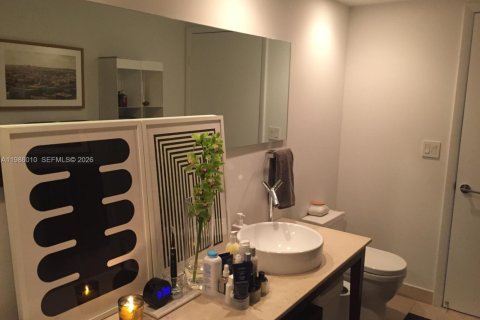 Condo in Miami, Florida, 1 bedroom  № 2053010 - photo 7