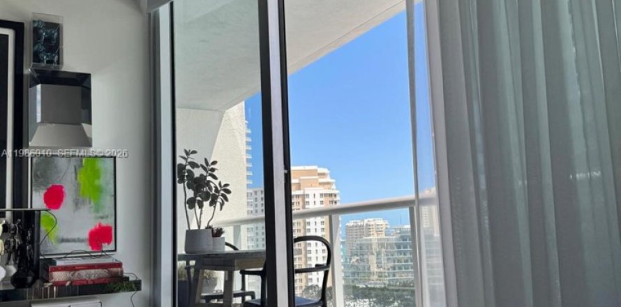 Condo in Miami, Florida, 1 bedroom  № 2053010