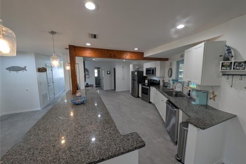 House in Crystal River, Florida 3 bedrooms, 152.17 sq.m. № 1584233 - photo 17