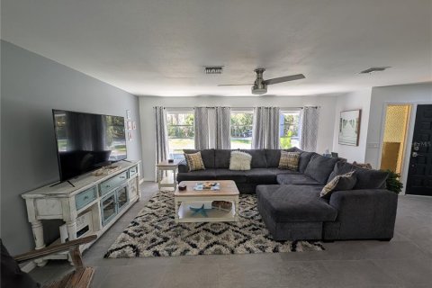 House in Crystal River, Florida 3 bedrooms, 152.17 sq.m. № 1584233 - photo 13