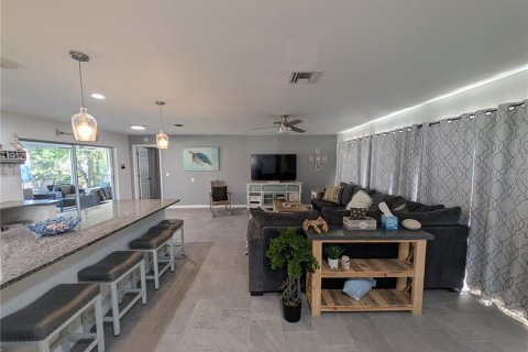 House in Crystal River, Florida 3 bedrooms, 152.17 sq.m. № 1584233 - photo 9