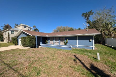 House in Crystal River, Florida 3 bedrooms, 152.17 sq.m. № 1584233 - photo 2